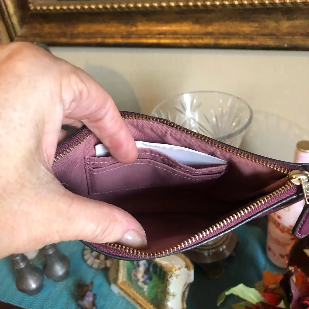 Adorable Authentic Coach Wallet w Little Dancing Mice! Perfect condition. - Picture 7 of 8